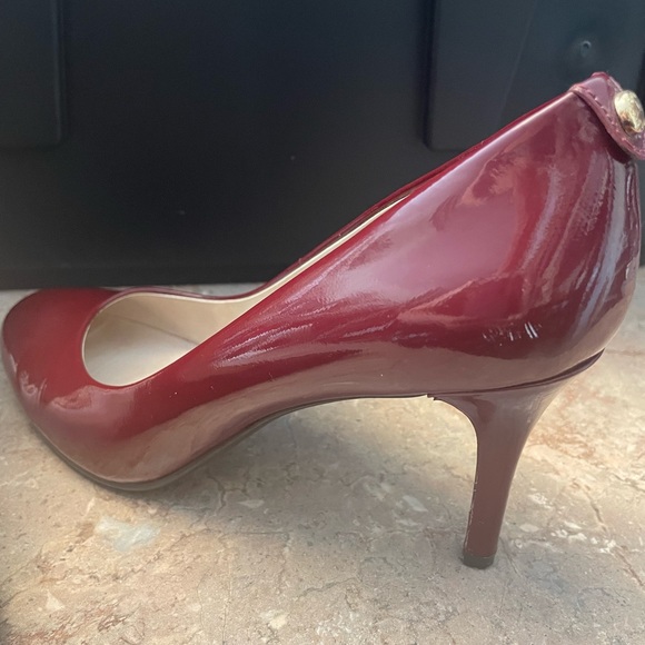 Michael Kors Wine Heels - Picture 5 of 6